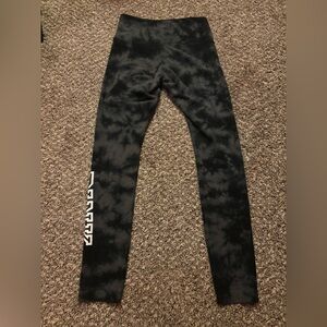 Pink brand leggings size small.